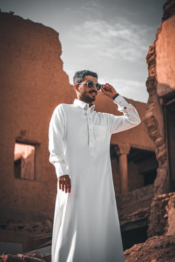 Le qamis homme : élégance variée pour toutes les occasions